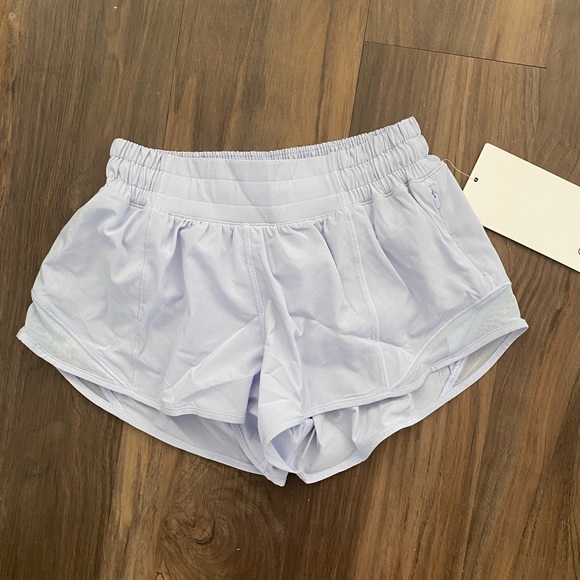 NWT Lululemon Hotty Hot Shorts 2.5” - Picture 5 of 5